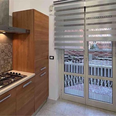 3 Fermate Dal Colosseo - Casa Vacanze Elena - 50 M Da Metro Garbatella Roma Esterno foto