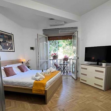 3 Fermate Dal Colosseo - Casa Vacanze Elena - 50 M Da Metro Garbatella Roma Esterno foto