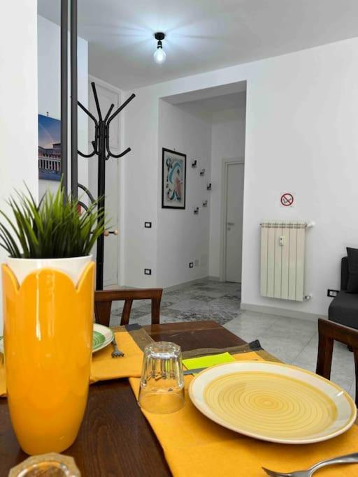3 Fermate Dal Colosseo - Casa Vacanze Elena - 50 M Da Metro Garbatella Roma Esterno foto