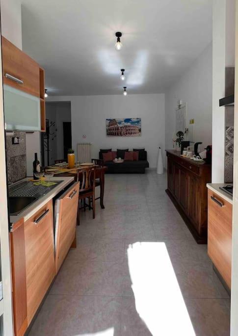 3 Fermate Dal Colosseo - Casa Vacanze Elena - 50 M Da Metro Garbatella Roma Esterno foto