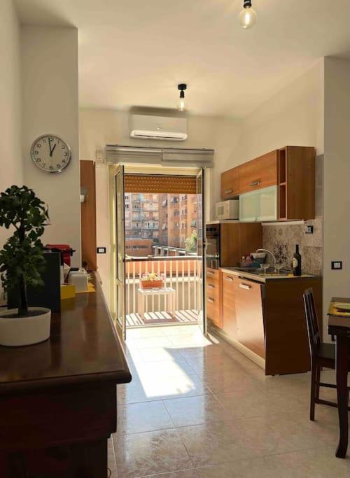 3 Fermate Dal Colosseo - Casa Vacanze Elena - 50 M Da Metro Garbatella Roma Esterno foto