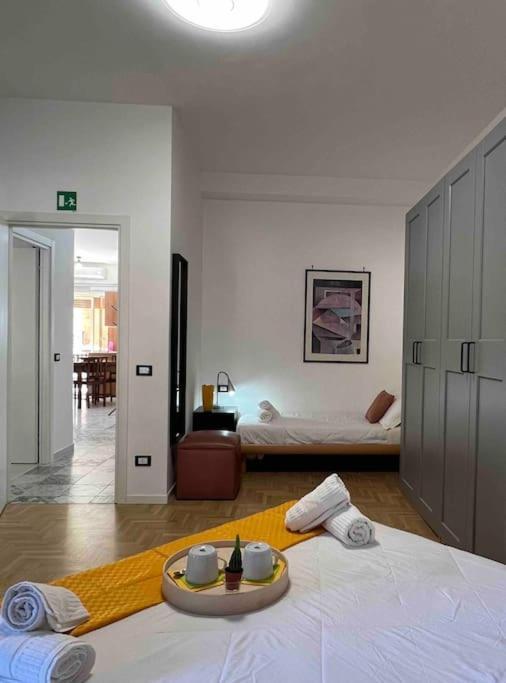 3 Fermate Dal Colosseo - Casa Vacanze Elena - 50 M Da Metro Garbatella Roma Esterno foto