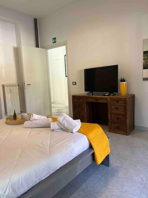 3 Fermate Dal Colosseo - Casa Vacanze Elena - 50 M Da Metro Garbatella Roma Esterno foto