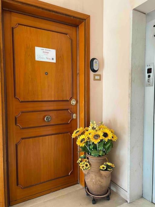 3 Fermate Dal Colosseo - Casa Vacanze Elena - 50 M Da Metro Garbatella Roma Esterno foto