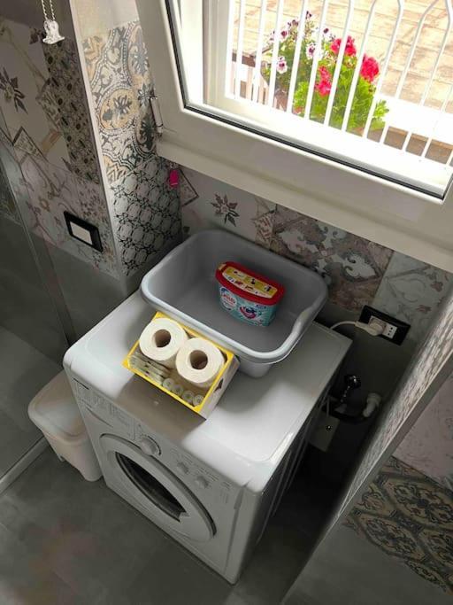 3 Fermate Dal Colosseo - Casa Vacanze Elena - 50 M Da Metro Garbatella Roma Esterno foto