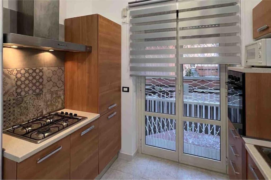 3 Fermate Dal Colosseo - Casa Vacanze Elena - 50 M Da Metro Garbatella Roma Esterno foto
