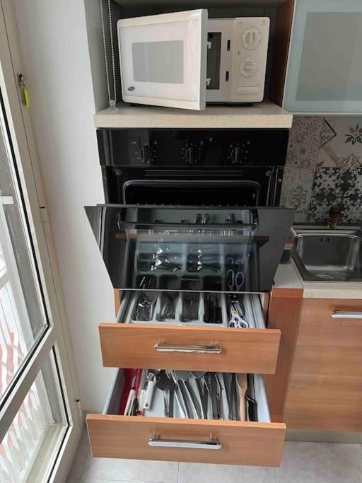 3 Fermate Dal Colosseo - Casa Vacanze Elena - 50 M Da Metro Garbatella Roma Esterno foto
