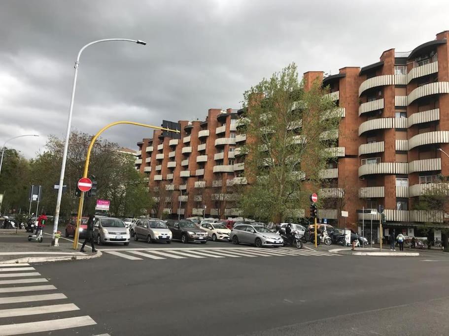 3 Fermate Dal Colosseo - Casa Vacanze Elena - 50 M Da Metro Garbatella Roma Esterno foto