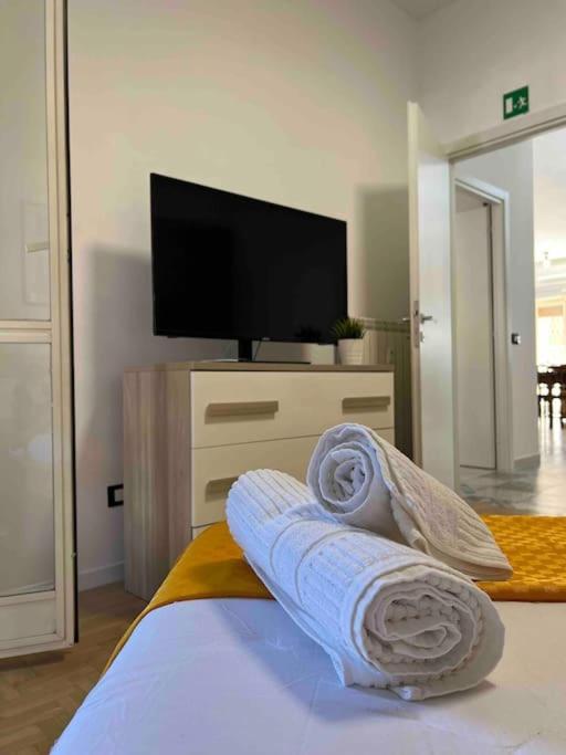 3 Fermate Dal Colosseo - Casa Vacanze Elena - 50 M Da Metro Garbatella Roma Esterno foto