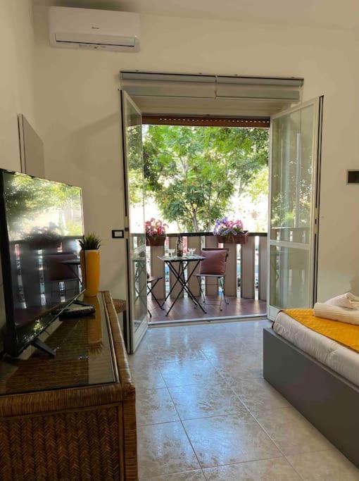3 Fermate Dal Colosseo - Casa Vacanze Elena - 50 M Da Metro Garbatella Roma Esterno foto