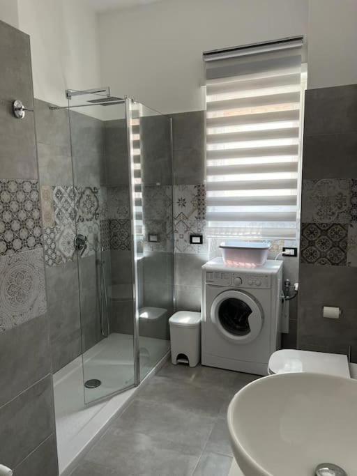 3 Fermate Dal Colosseo - Casa Vacanze Elena - 50 M Da Metro Garbatella Roma Esterno foto